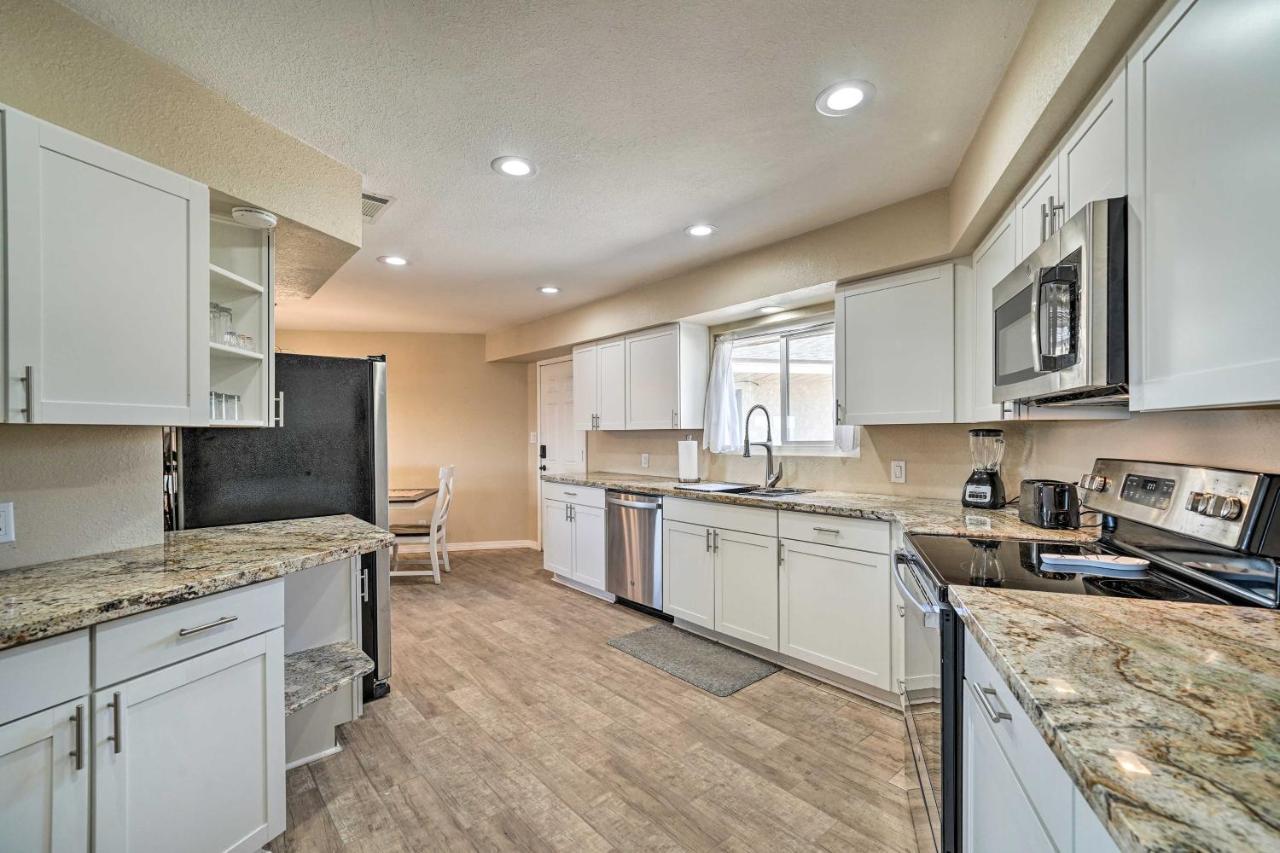 Lake Havasu Family Retreat With Patio And Game Room Лейк-Гавасу-Сіті Екстер'єр фото