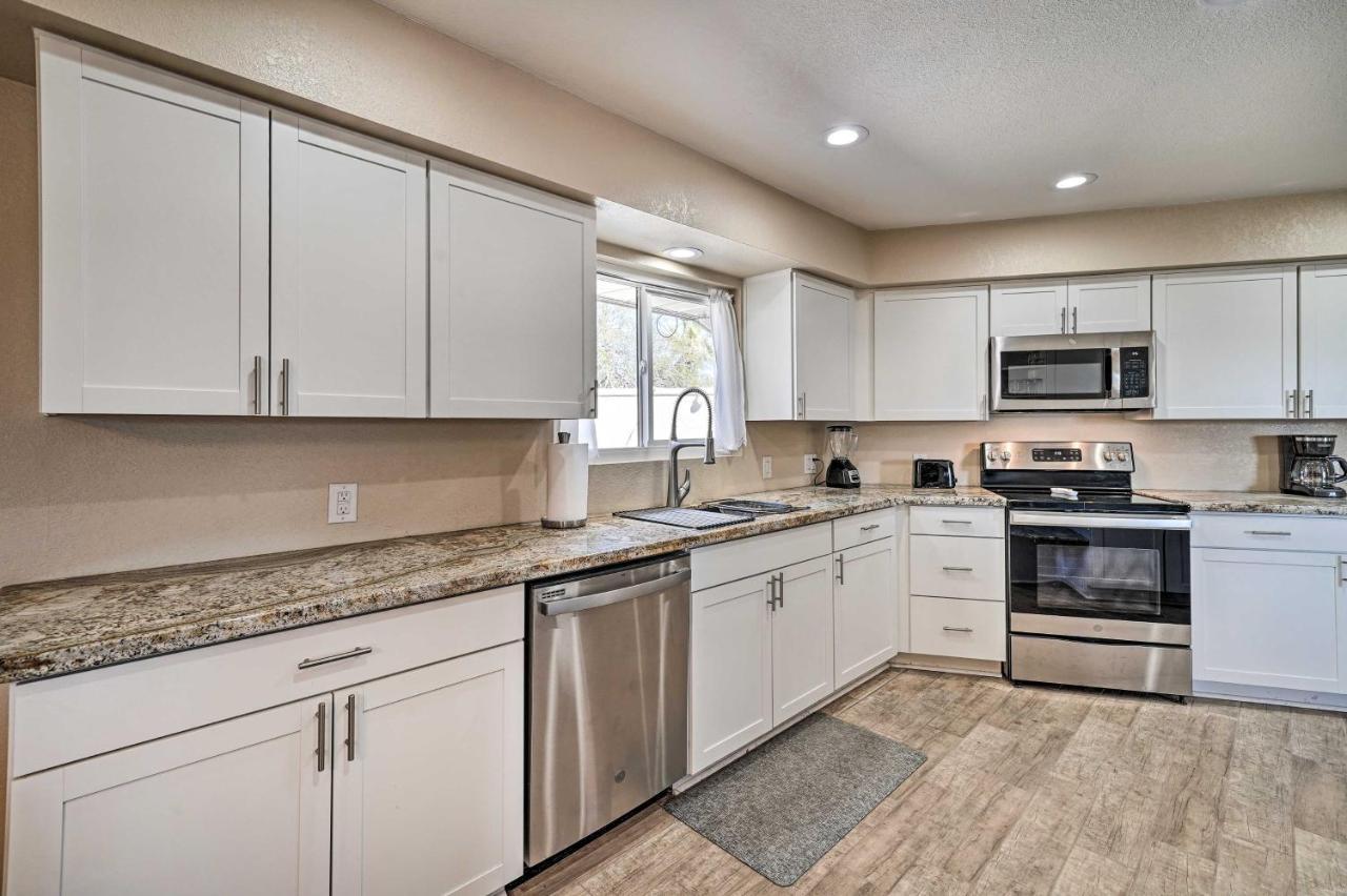 Lake Havasu Family Retreat With Patio And Game Room Лейк-Гавасу-Сіті Екстер'єр фото